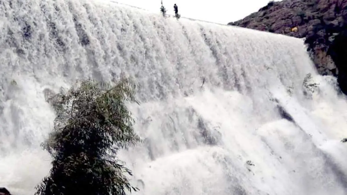 Presa San Marcos en Loreto, Zacatecas, ha comenzado a verter agua