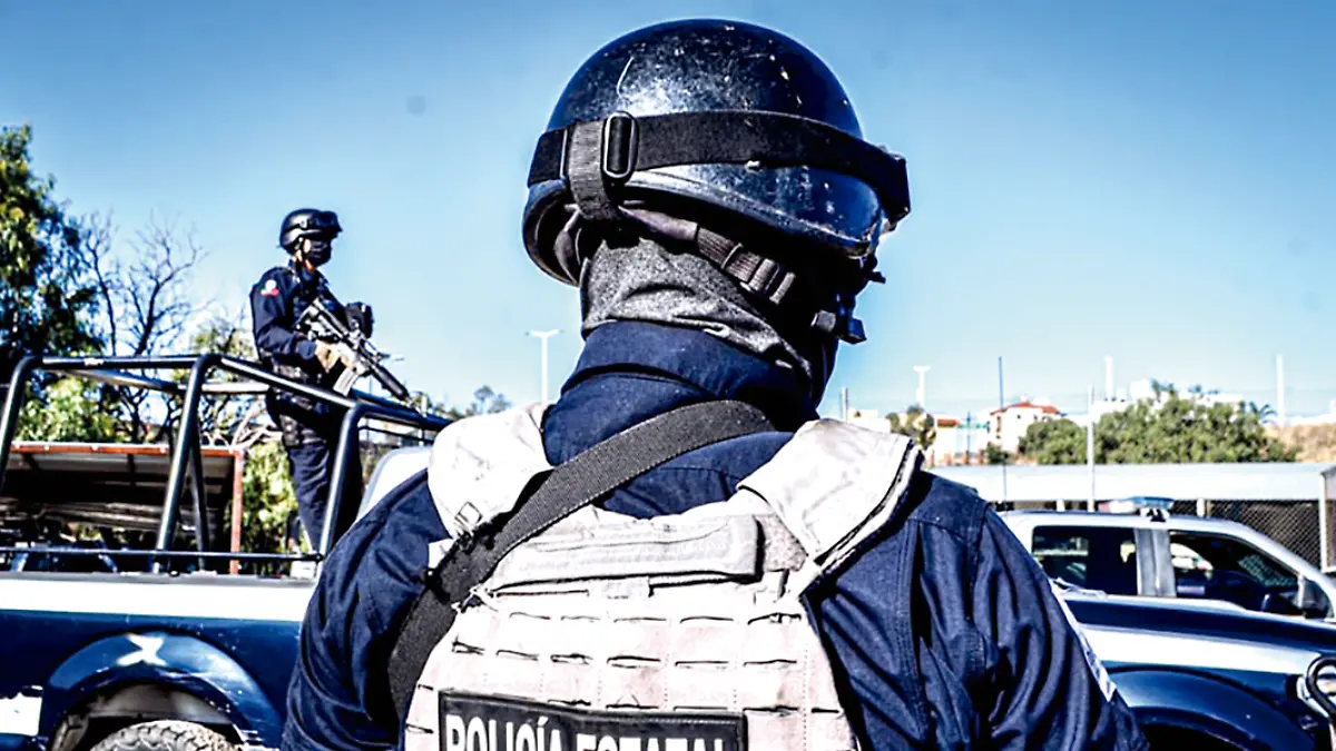 Elementos de la Policía Estatal durante operativo de vigilancia