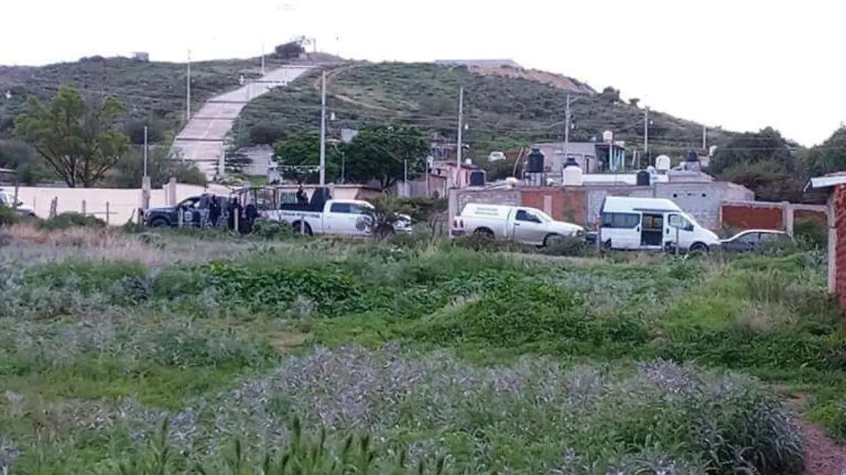 Policías en Pozo de Gamboa, Pánuco, lugar donde asesinaron a ocho personas
