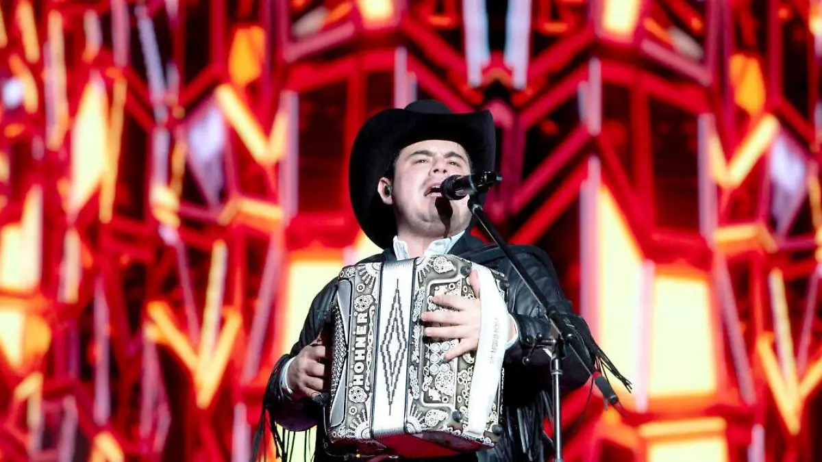Alfredo Olivas en concierto