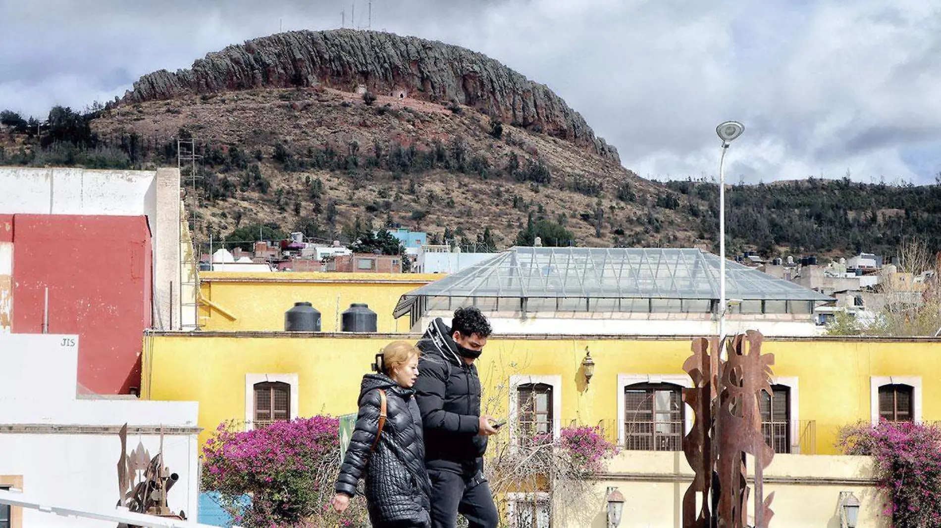 Personas-con-ropa-abrigadora-en-Zacatecas