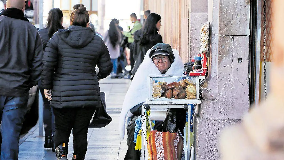 Personas vistiendo ropa abrigadora en Zacatecas