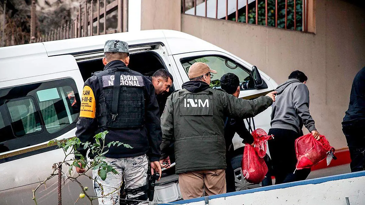 INM recibe deportados en Tijuana, Baja California