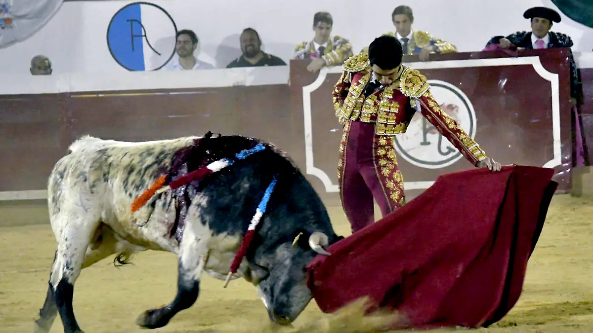 César Pacheco en la novillada de la Feria del Caballo en Texcoco