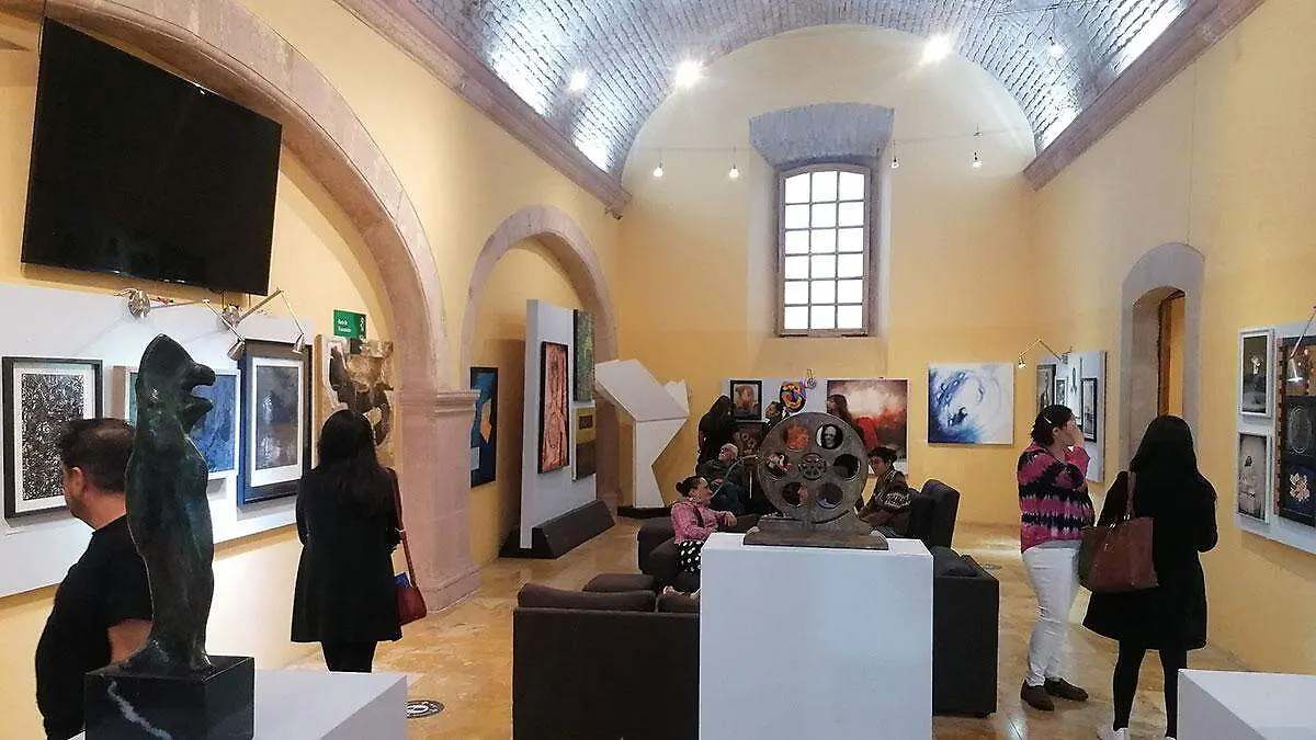 Público en la muestra