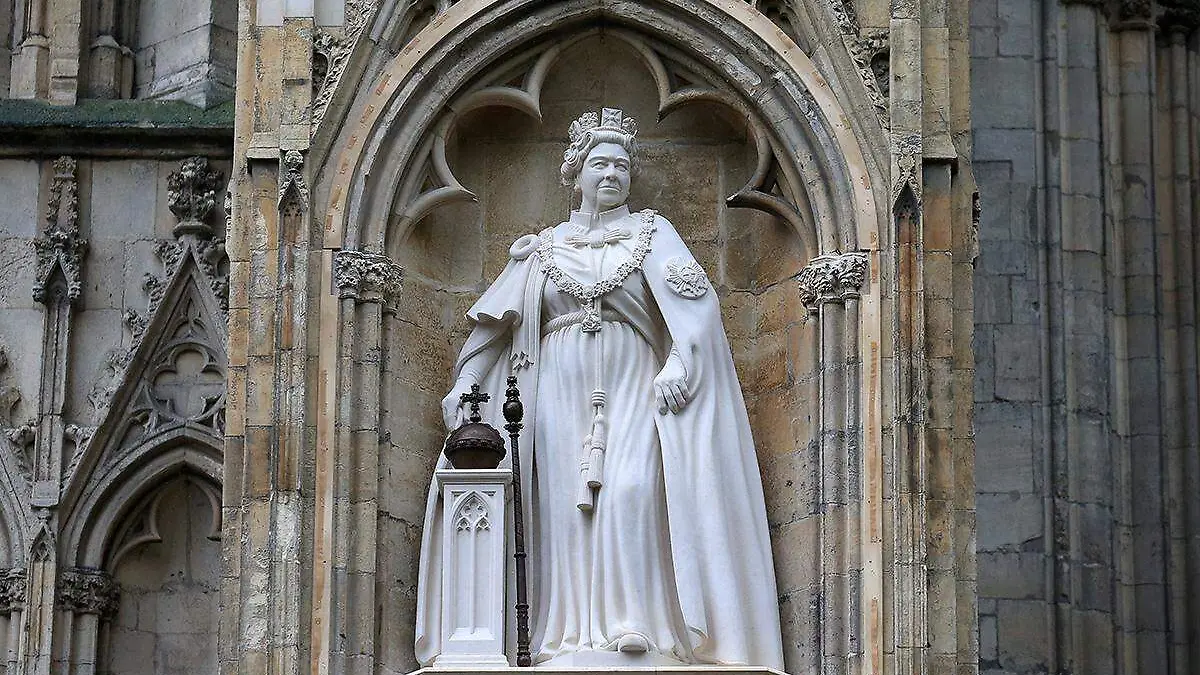 Estatua Reina Isabel II