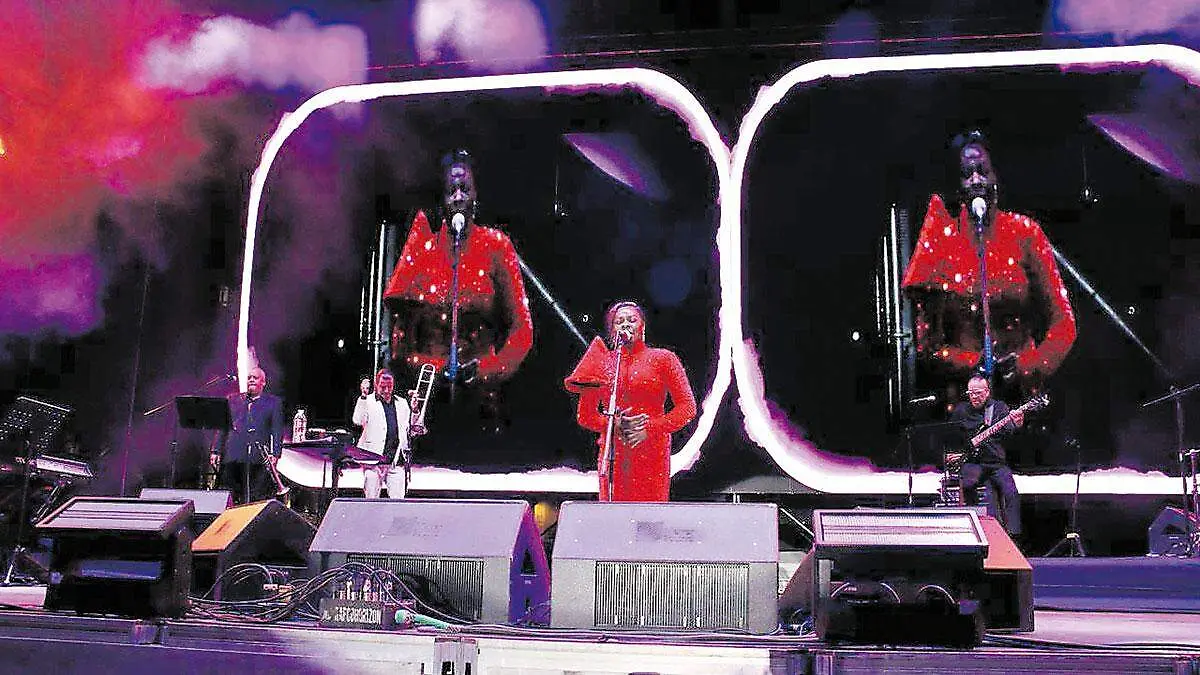 Buika inaugura la máxima fiesta cultural en Zacatecas