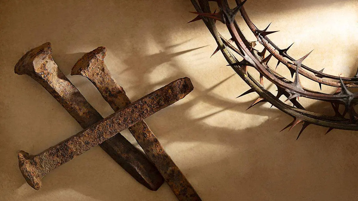 Clavos y corona de espinas