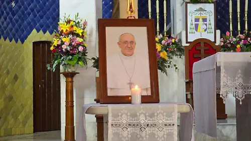 Iglesias en México realizan misas en honor al Papa Francisco
