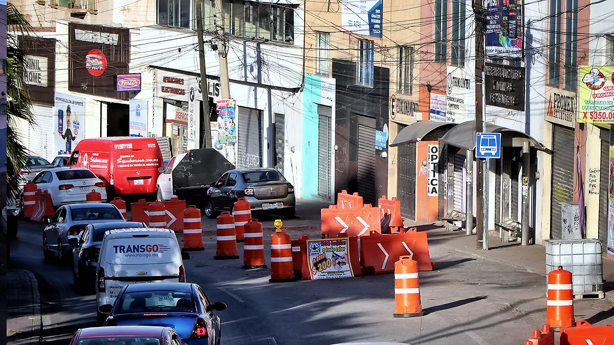 Comercios en el bulevar López Mateos