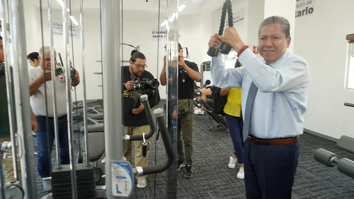 Gimnasio en centro de canje de uniformes