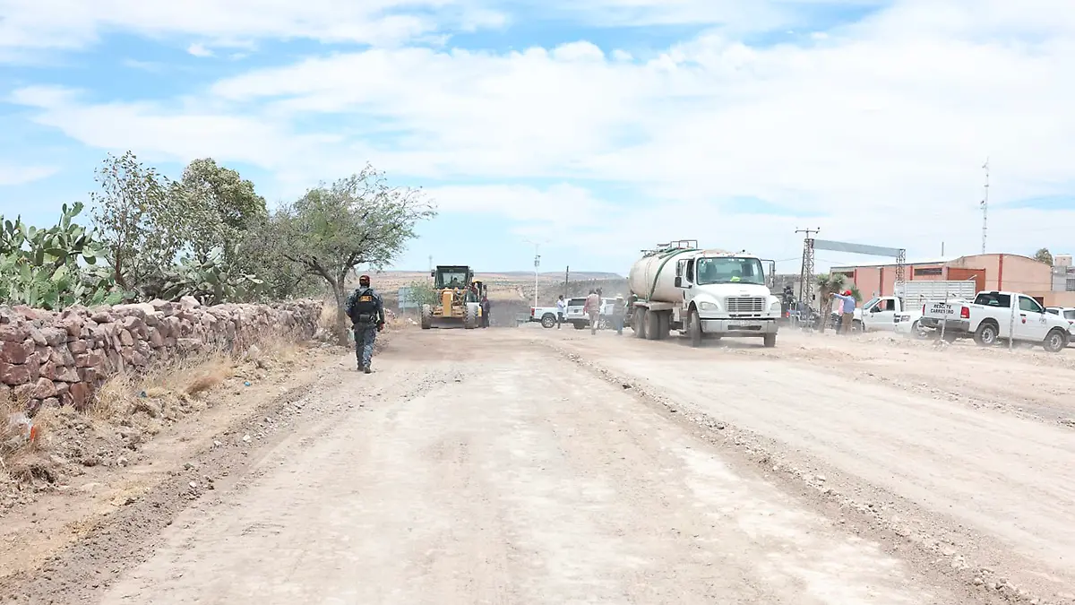 Mejoramiento de camino en Genaro Codina