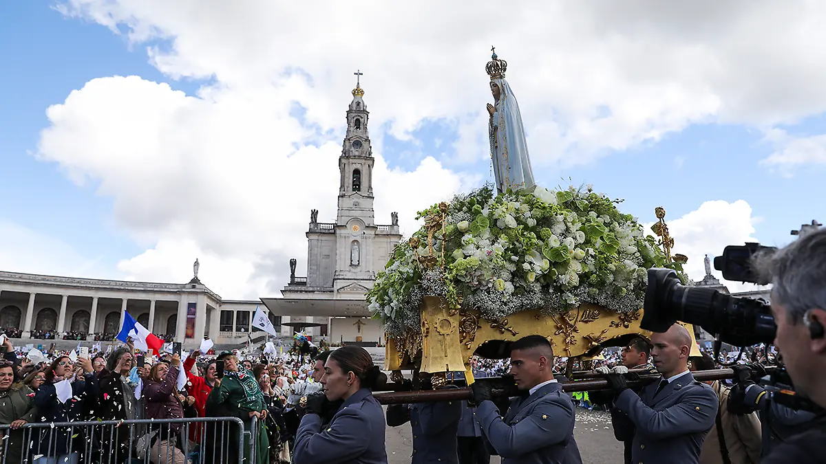 Virgen de Fátima procesión en Portugal