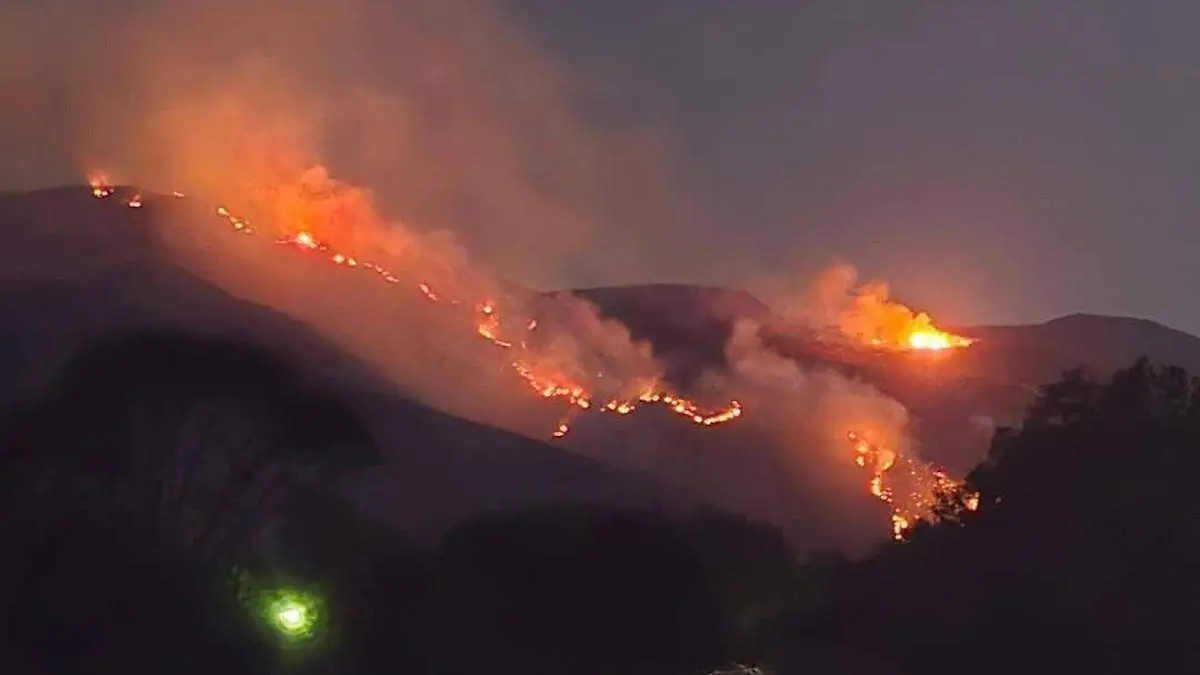 Incendio en la sierra de Morones