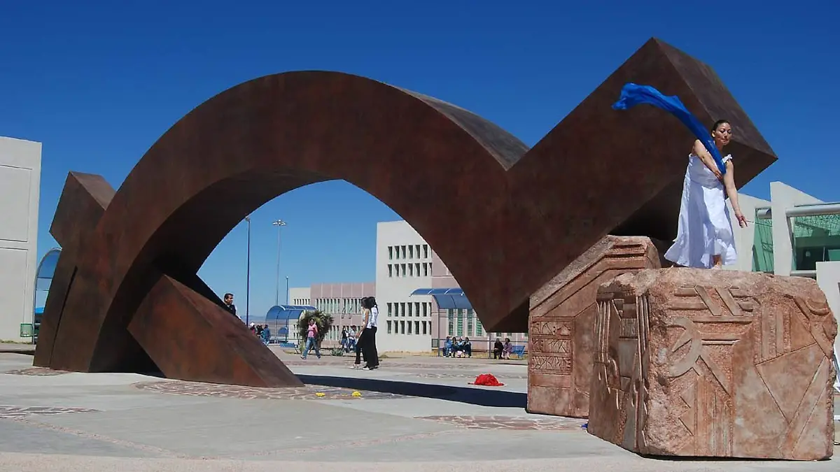 Escultura Arado de Ismael Guardado