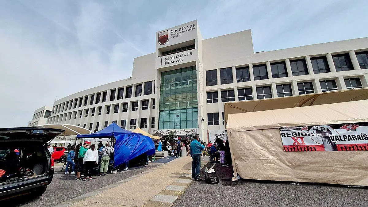 Bloqueo en la secretaría de Finanzas en la Ciudad Administrativa