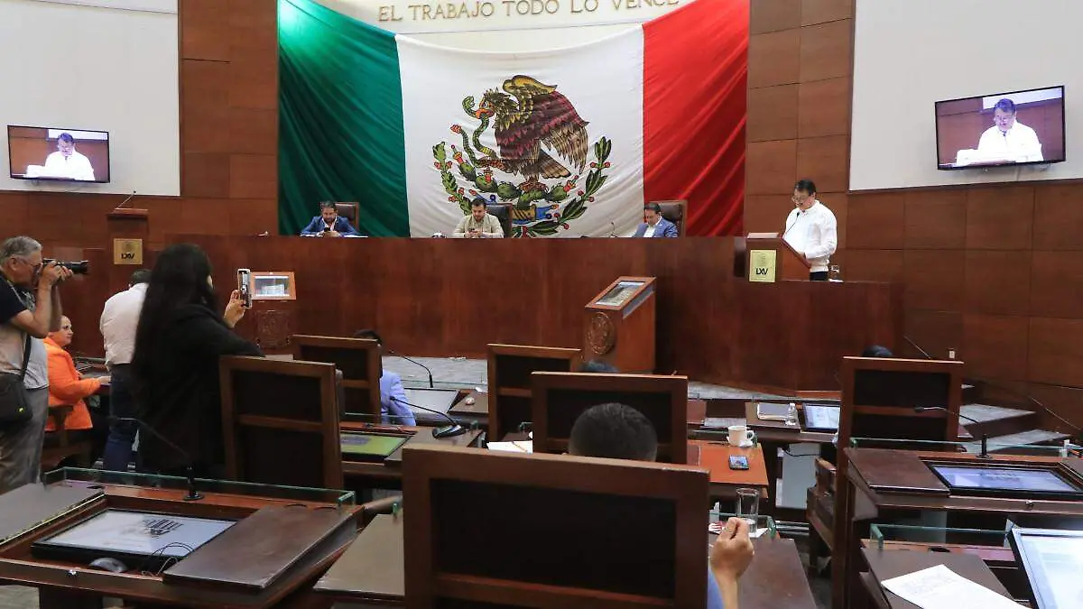 Sesión en la sala de plenos Legislatura de Zacatecas