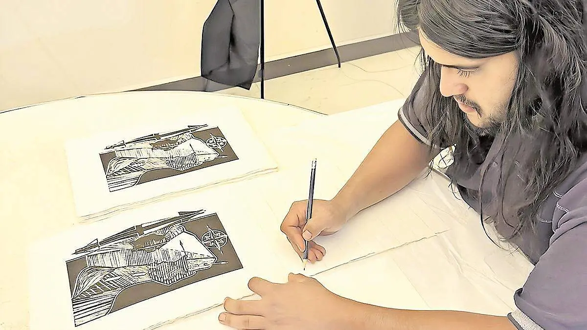 Creador firma obra gráfica sobre desaparecidos