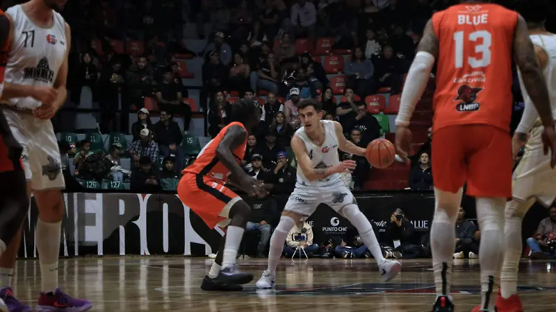 Mineros vs Correcaminos en el Gimnasio Marcelino González en Zacatecas