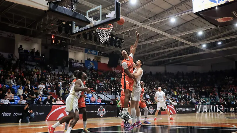 Mineros vs Correcaminos en el Gimnasio Marcelino González en Zacatecas