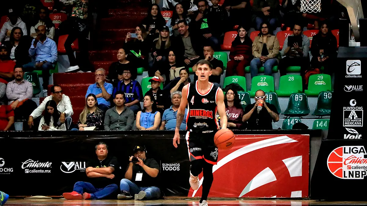 Mineros Vs Freseros en gimnasio Marcelino
