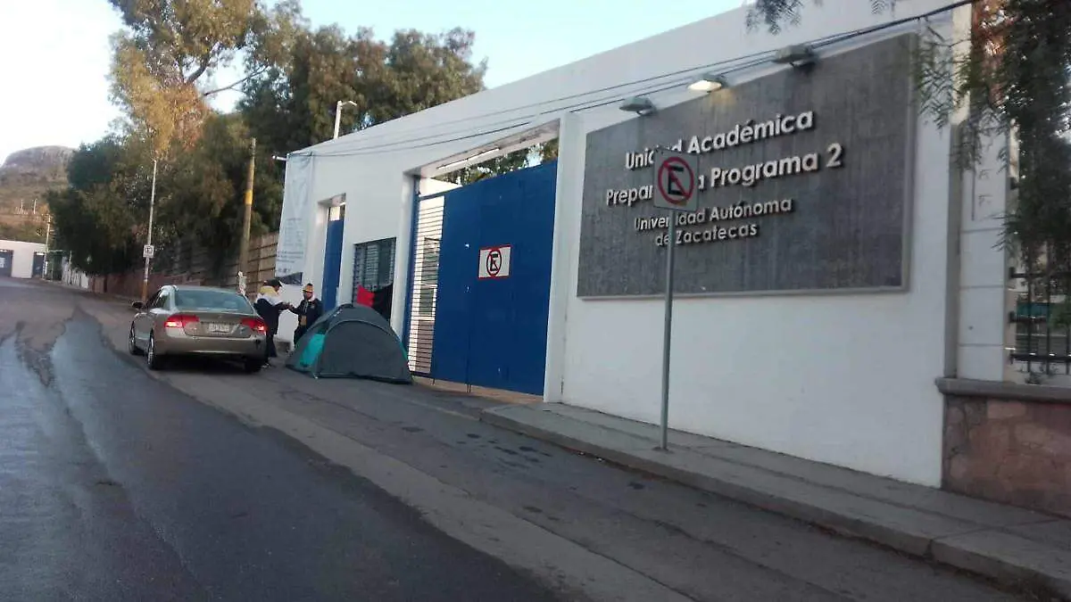 Protesta docente en la Preparatoria 2 de la UAZ