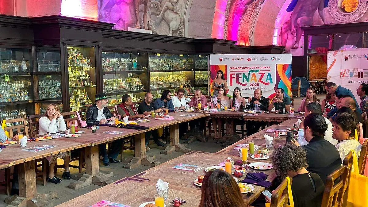 Gira de promoción de la Fenaza