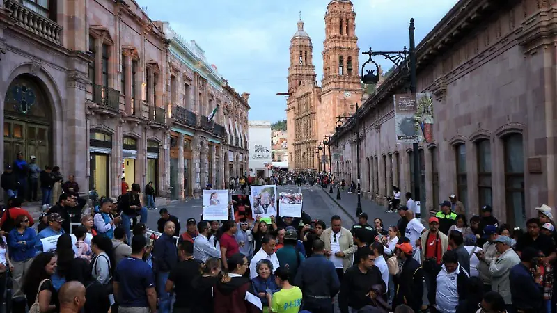 Protestas de maestros durante gira de Claudia Sheinbaum