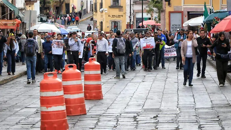 Protestas de maestros durante gira de Claudia Sheinbaum