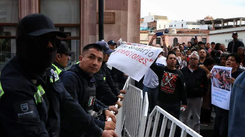 Protestas de maestros durante gira de Claudia Sheinbaum