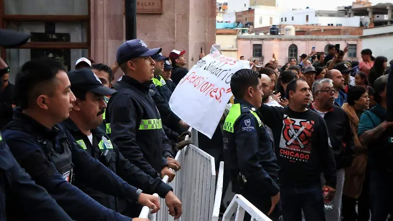 Protestas de maestros durante gira de Claudia Sheinbaum