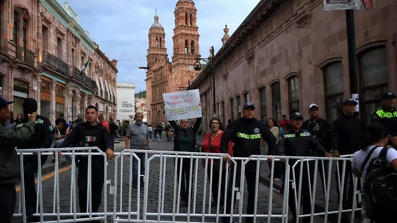 Protestas de maestros durante gira de Claudia Sheinbaum