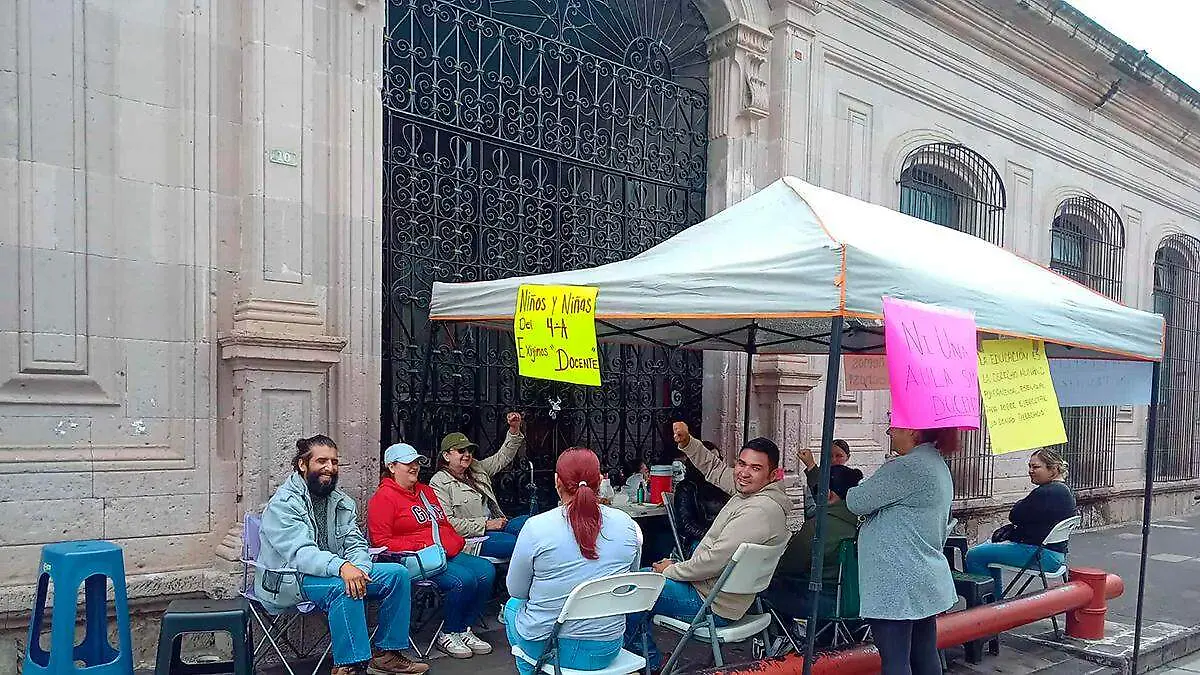 Protesta de padres de familia