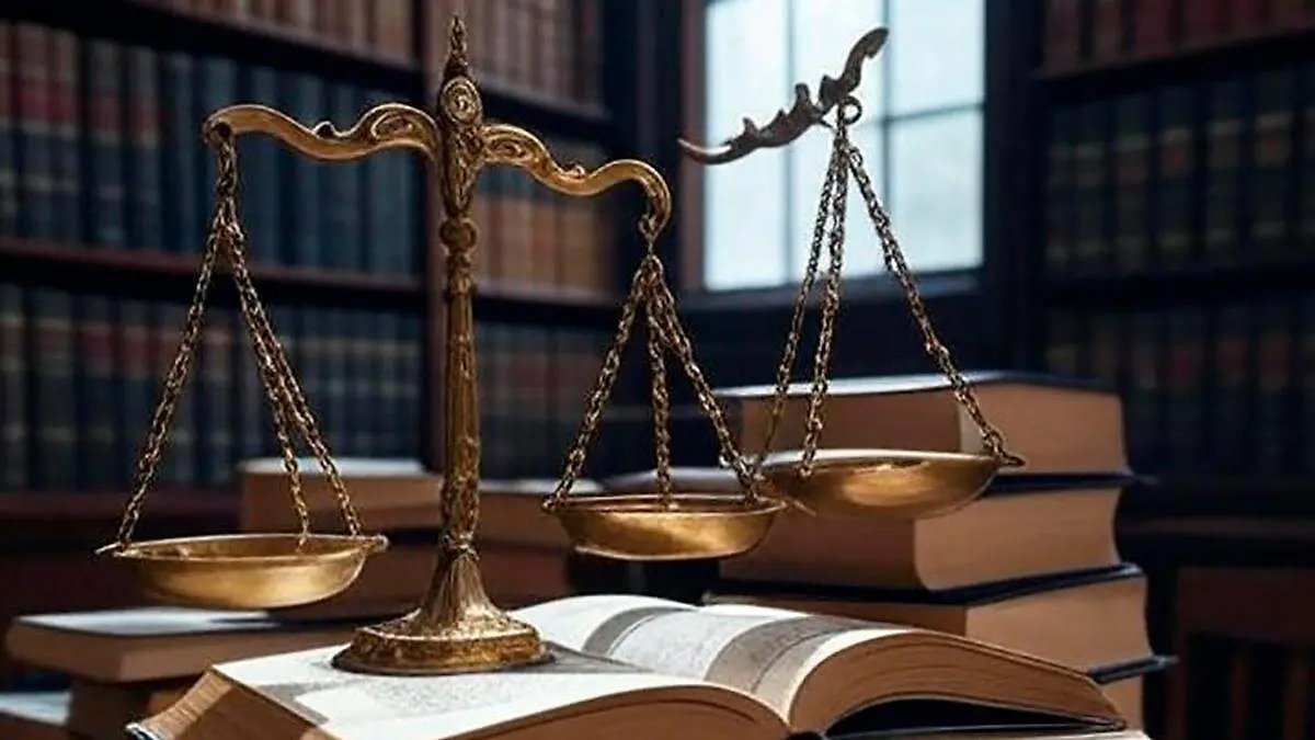 Libros y balanza de justicia