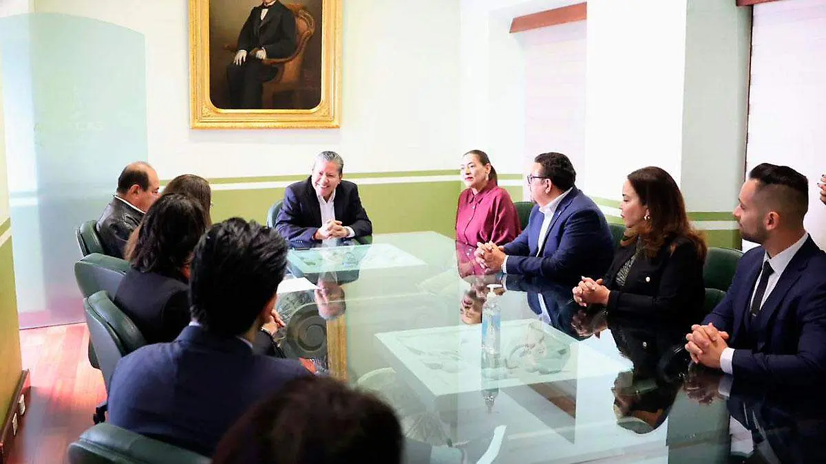 Reunión gobernador de Zacatecas con legisladores de LA
