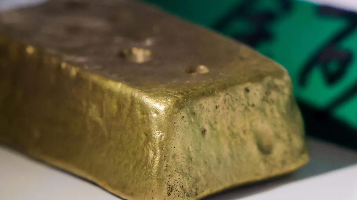 2025-11-06T070657Z_1577919764_RC26QHAGN0PX_RTRMADP_3_CHINA-GOLD