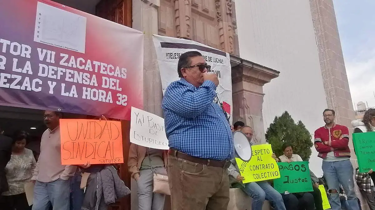 Protesta del SUTUTEZ en el Congreso del Estado de Zacatecas