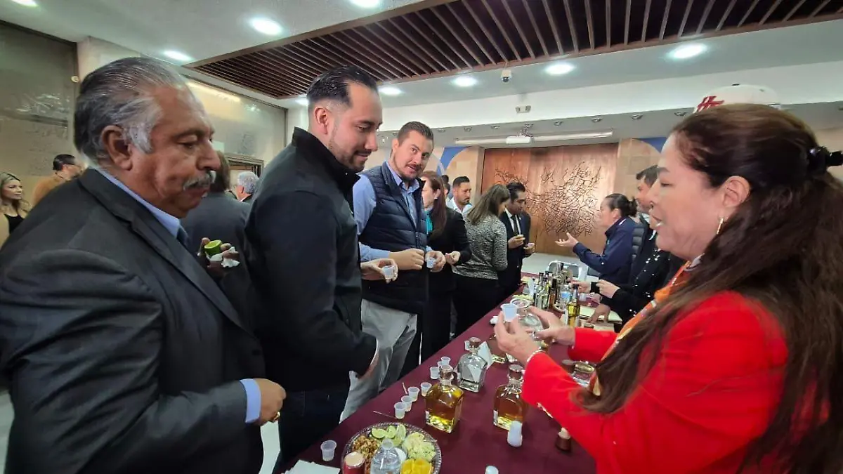 Cata de mezcal en la Cámara de Diputados de Zacatecas
