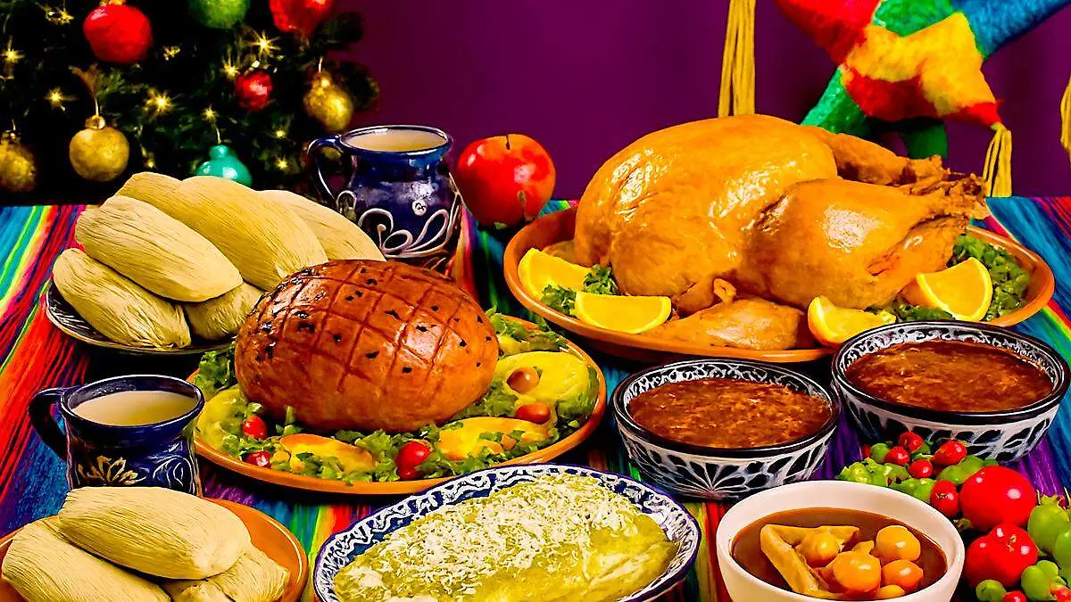 Mesa con comida navideña