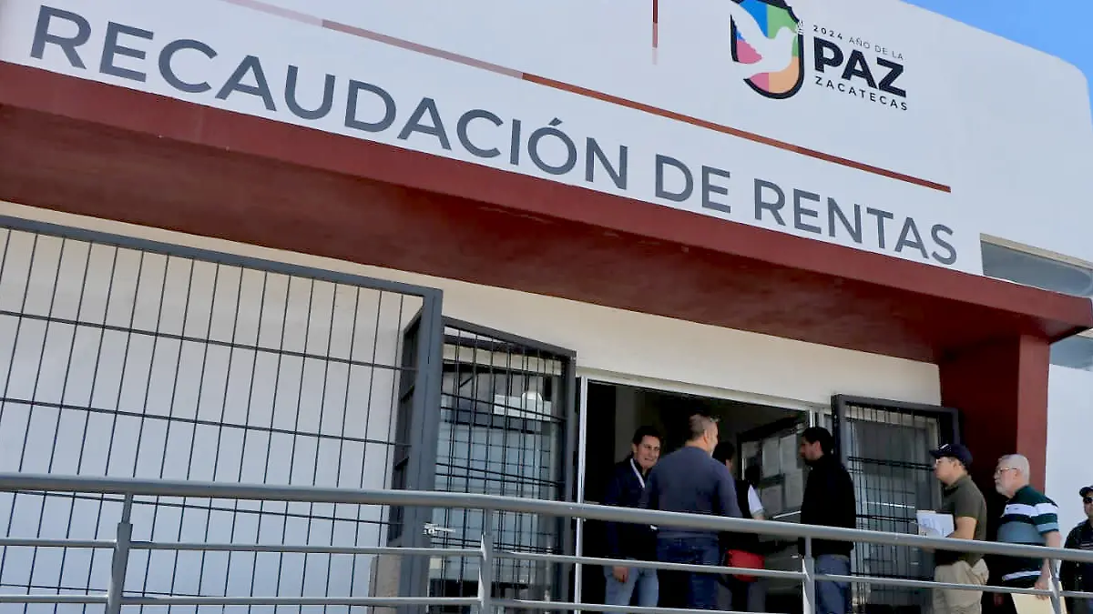 Afluencia de contribuyentes en oficina de Reacaudación de Rentas en Zacatecas