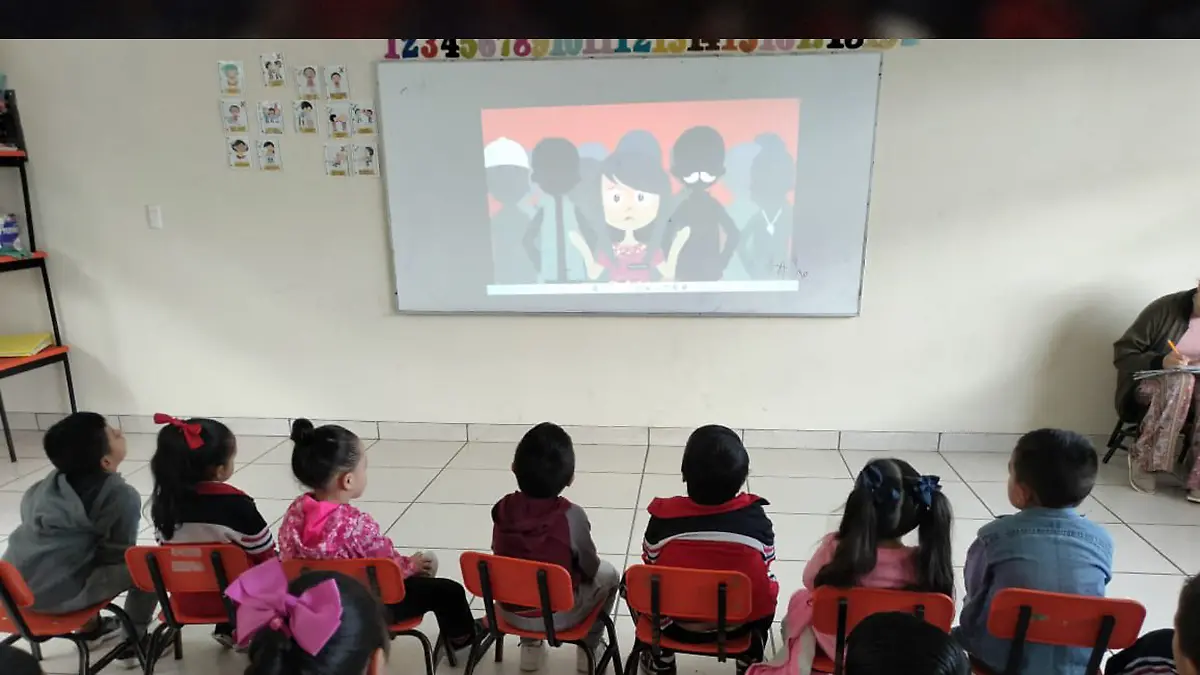 Alumnos en salón de clases