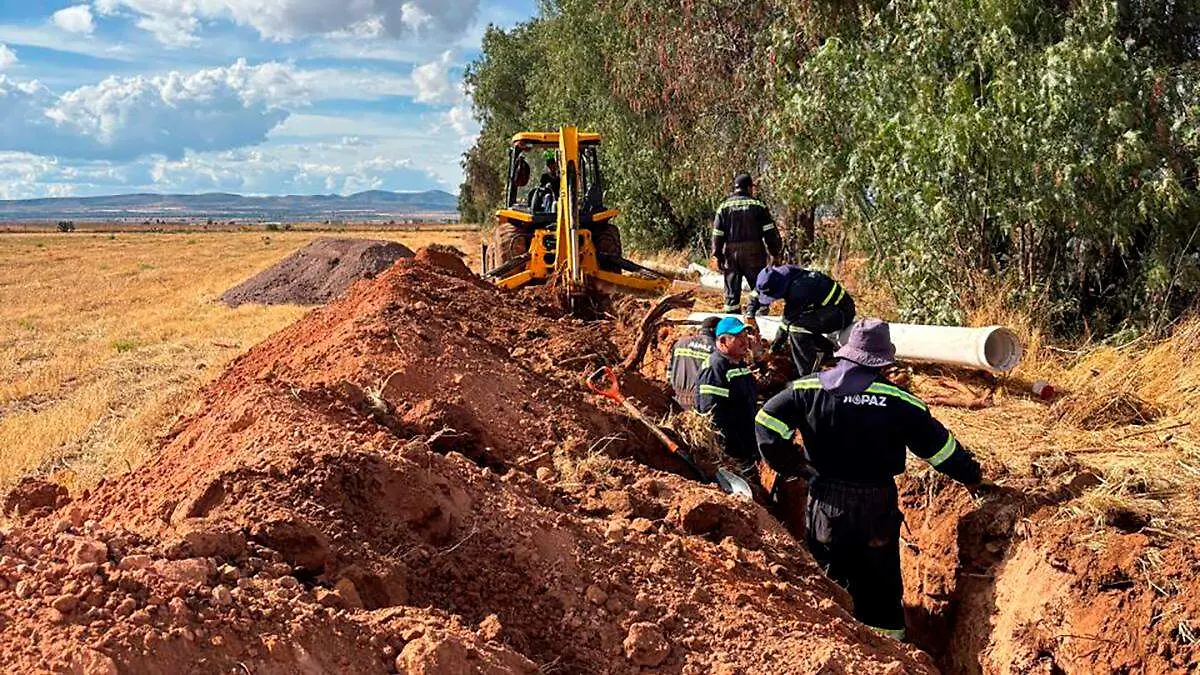 Introducción de tubería para pozo de agua potable