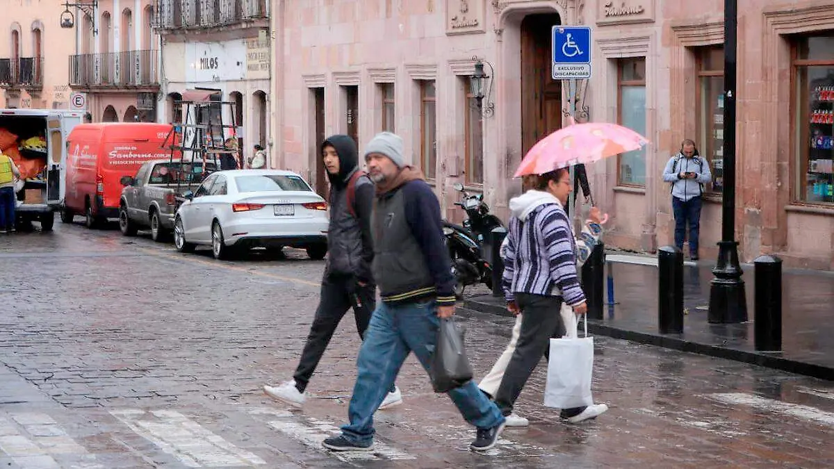 Personas en el centro histórico de Zacatecas