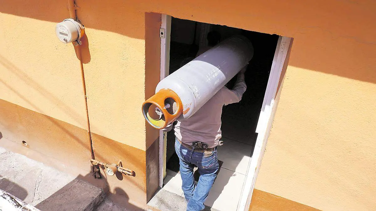 repartidor de cilindros de gas LP