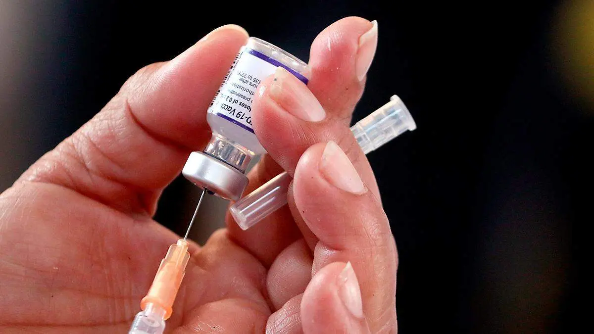 Preparando vacuna contra covid 19