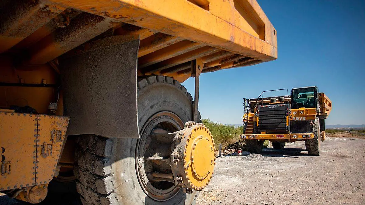 Vehículos en zona minera