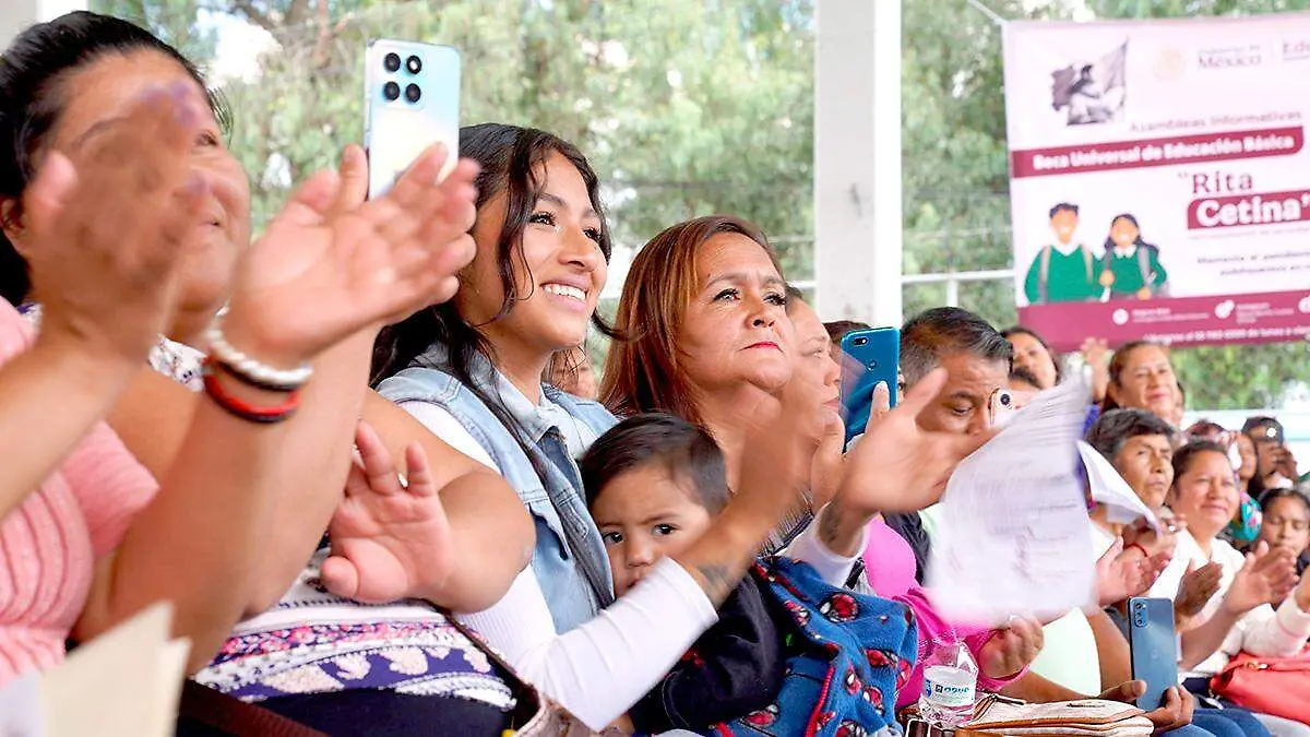 Entrega de becas Rita Cetina