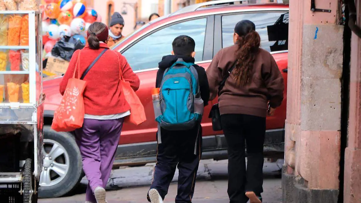 Personas en el centro de Zacatecas