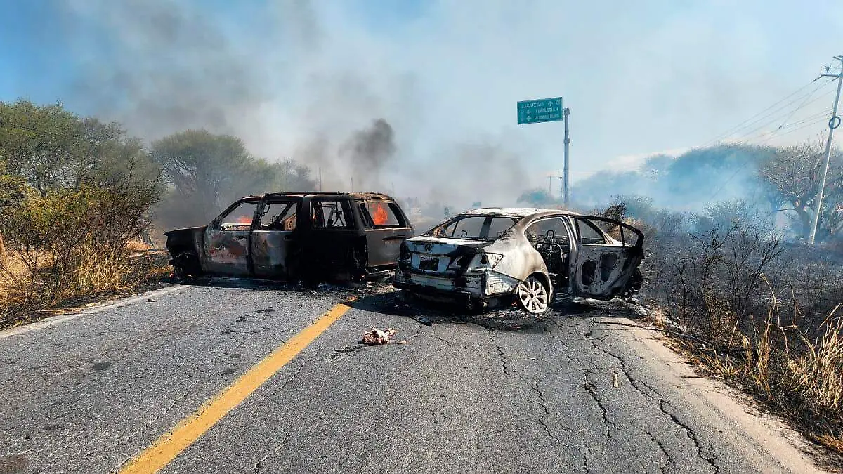 Vehículos incendiados en Momax, Zacatecas tras operativo en Jalisco