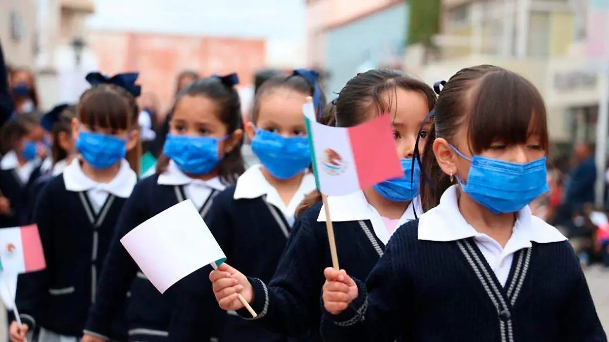 Desfile infantil del día de la bandera